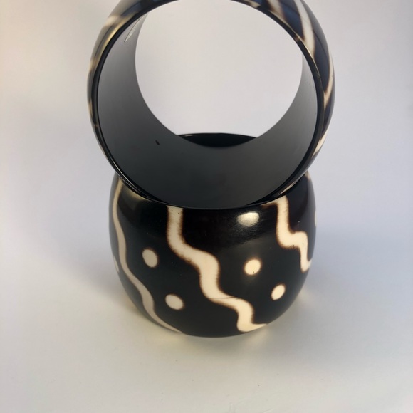 Printed wooden Bangle Bracelets - Picture 3 of 3